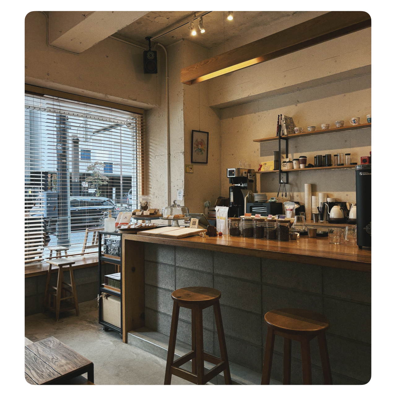 PASSAGE COFFEE（パッセージコーヒー）三田｜都心の喧騒を離れて味わう静かな一杯